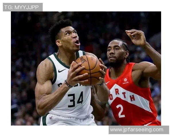 字母哥足球场上驰骋高清壁纸展示，尽显力量与技巧的完美结合