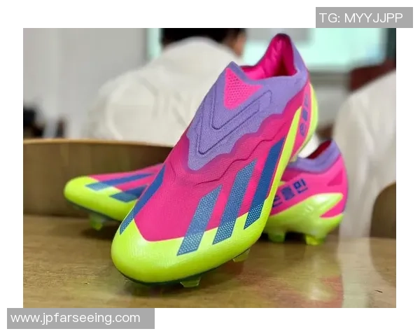 粉色球星同款足球鞋推荐 足球场上的时尚与性能兼备选择