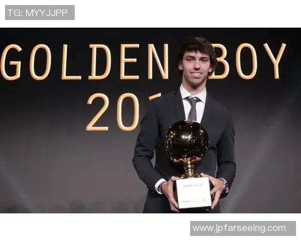 菲利克斯足球明星卡挂件收藏品展现经典球场瞬间与精彩技术 菲利克斯足球明星卡挂件收藏品展现经典球场瞬间与精彩技术